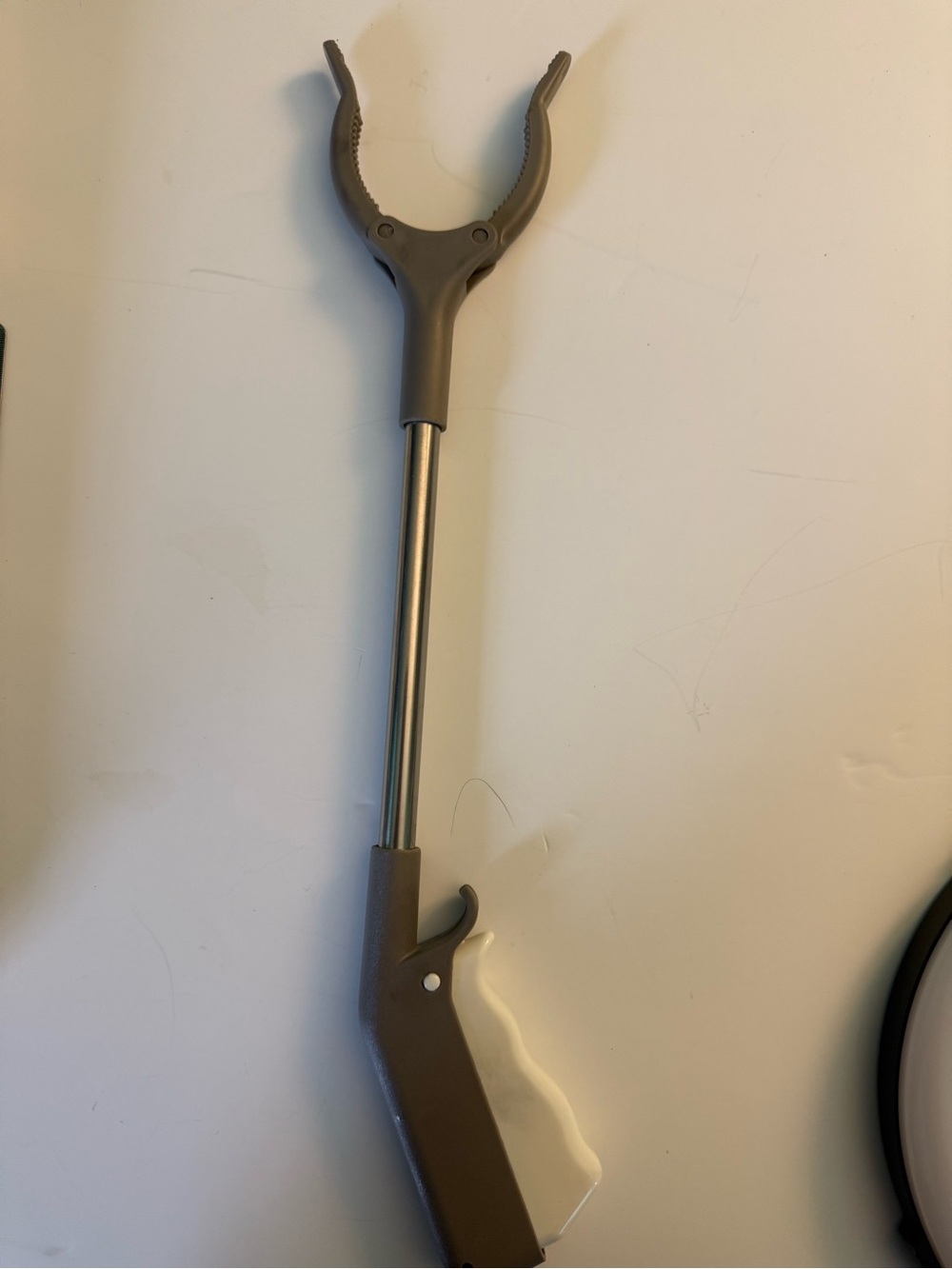 Reach Grabber Tool with Trigger Handle - Home Kitchen